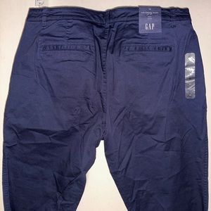 Gap Girlfriend Khaki in Stretch Twill